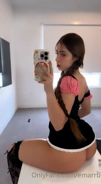 Emarrb nude show on mirro – Onlyfans video leaked