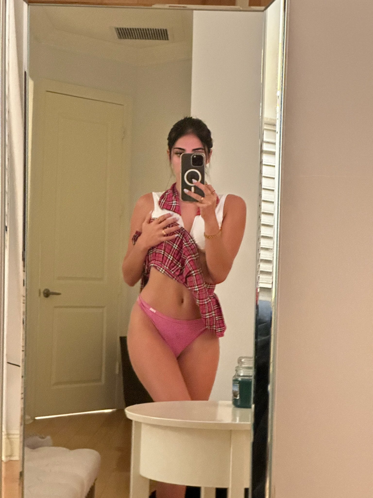 Camilla Araujo Nude show erotic body