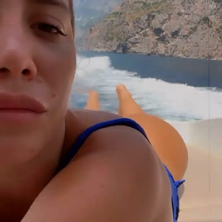 Wanda Nara sexy on beach video so hot