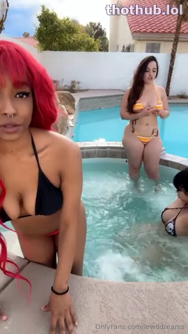 Jikatabi Lesbian play in the pool – Onlyfans leaked